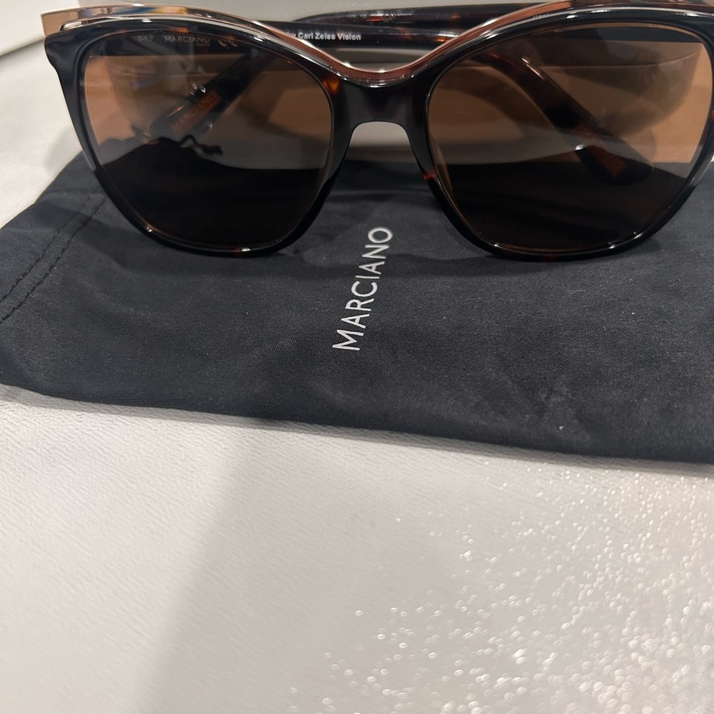 Marciano Brown Sunglasses
Style: GM0745
With hard case
Like NEW - Picture 4 of 8